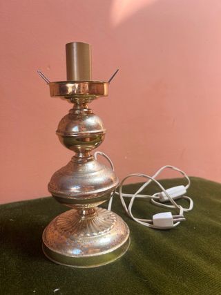 Pie de lampara dorado
