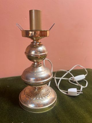 Pie de lampara dorado