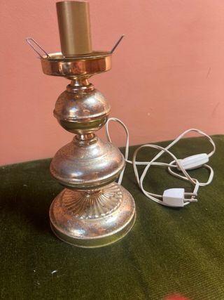 Pie de lampara dorado