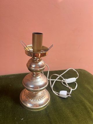 Pie de lampara dorado