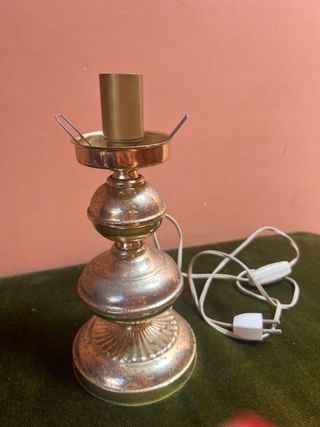Pie de lampara dorado