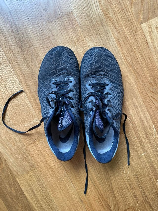 Zapatillas Metcon 5 talla 40 en negro