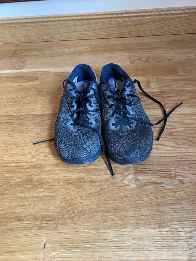 Zapatillas Metcon 5 talla 40 en negro