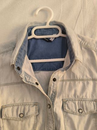 Camisa vaquera XS Stradivarius