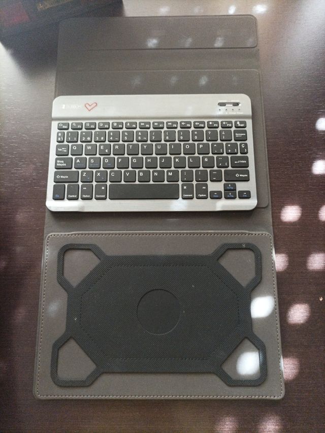 Funda tablet con teclado magnético
