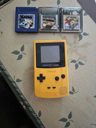 Game boy color y tres juejos