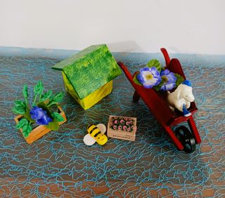 PERRITO CON COMPLEMENTOS JARDÍN-CASA MUÑECAS MINIA