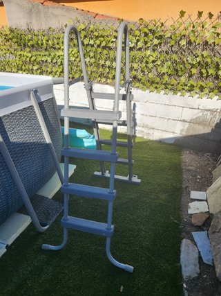 Escalera de seguridad para piscina 1.30m