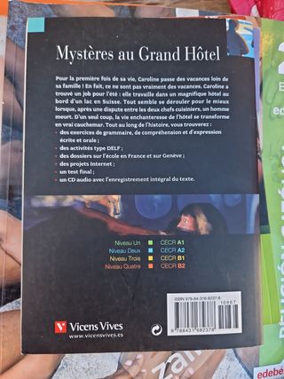 Libro frances mysteres  au grand hotel .
