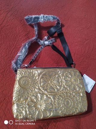 Cartera Dorada