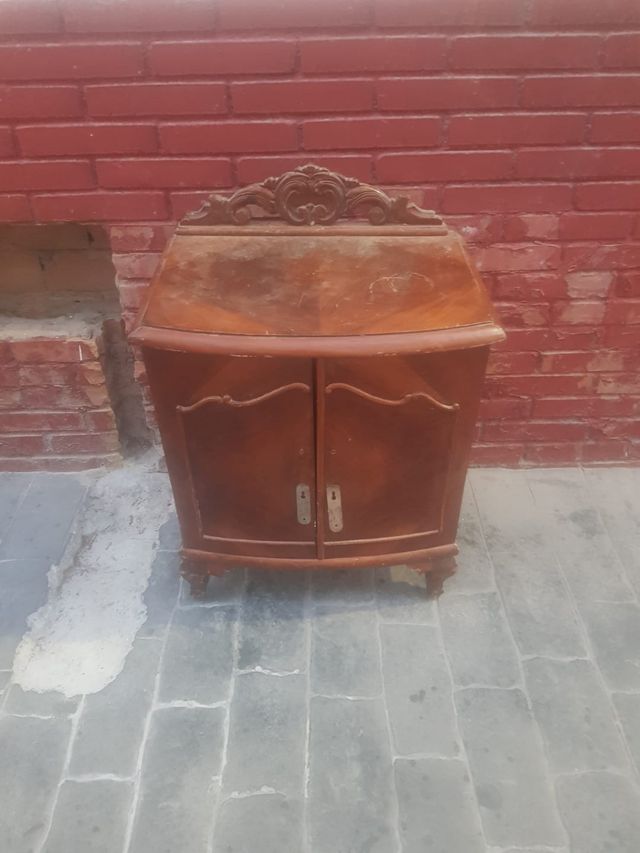 Vendo mesita de noche antigua 