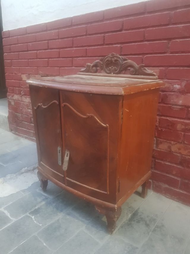 Vendo mesita de noche antigua 