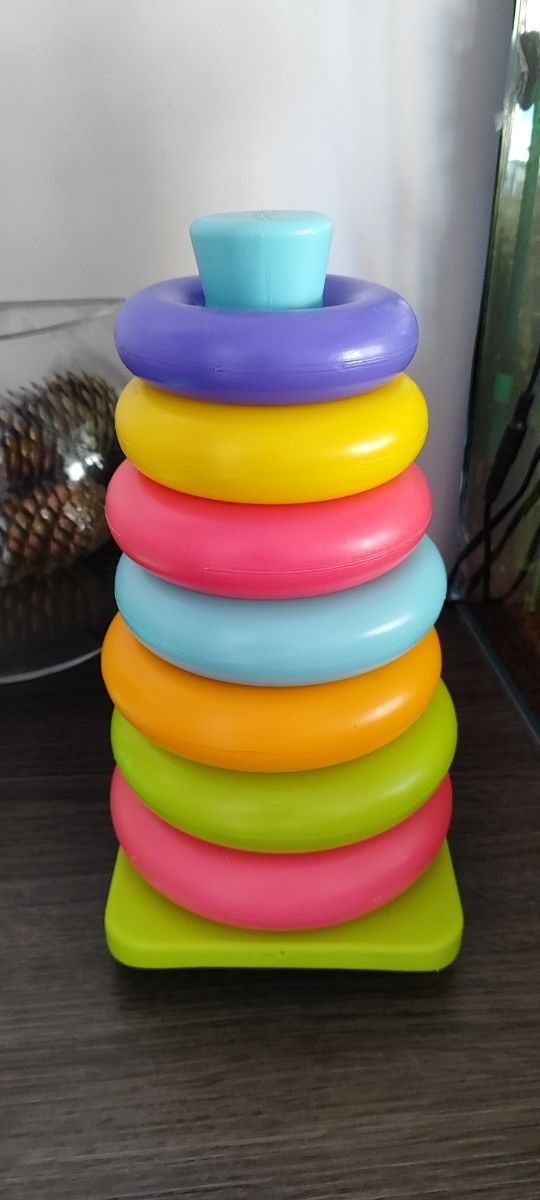 Pirámide de aros juguete