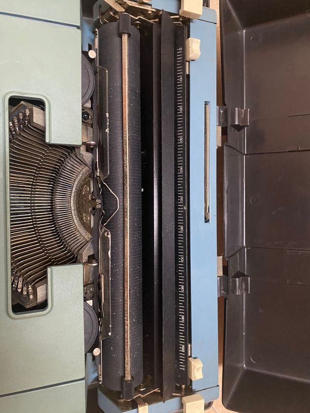 Máquina de escribir Olivetti Studio 46