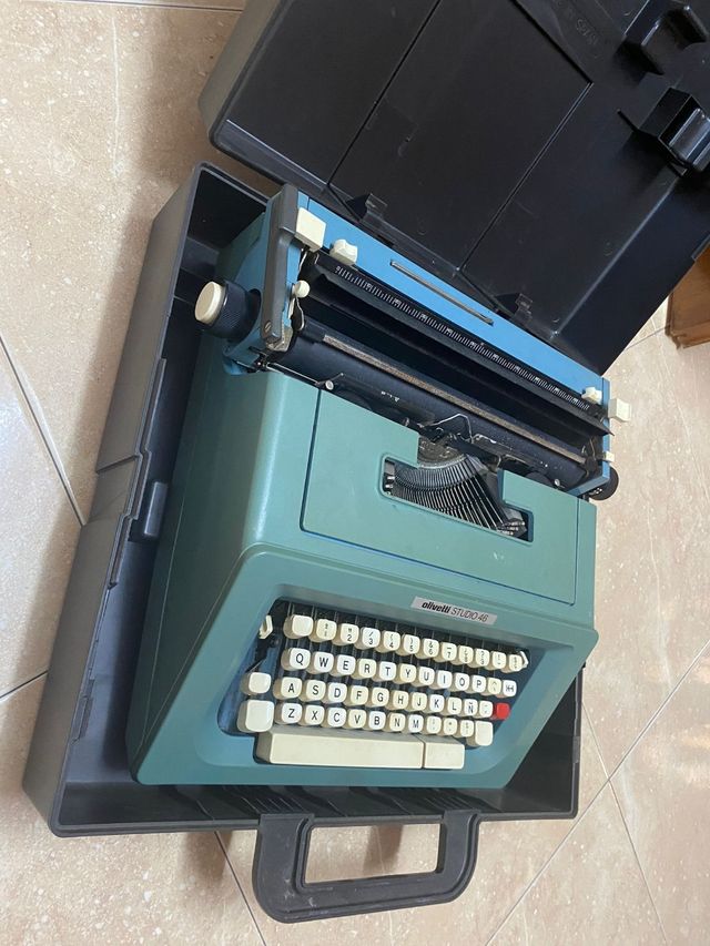 Máquina de escribir Olivetti Studio 46