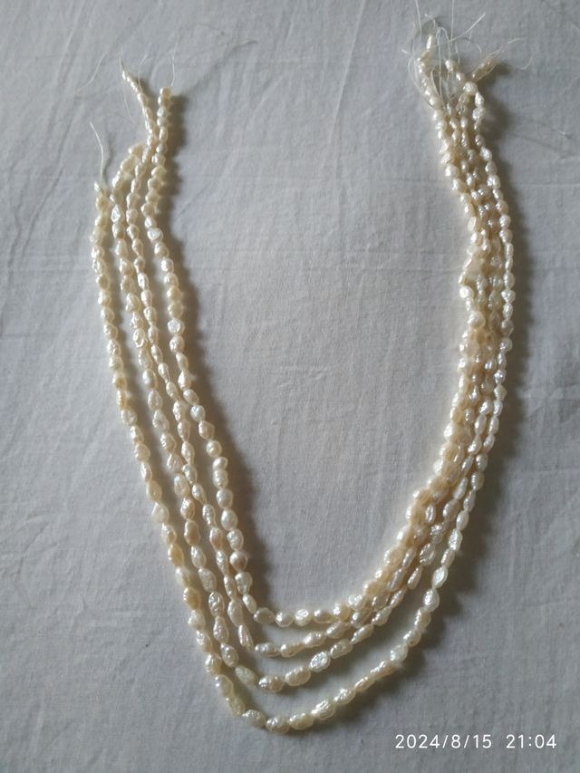 4 Hilos de perlas de rio.