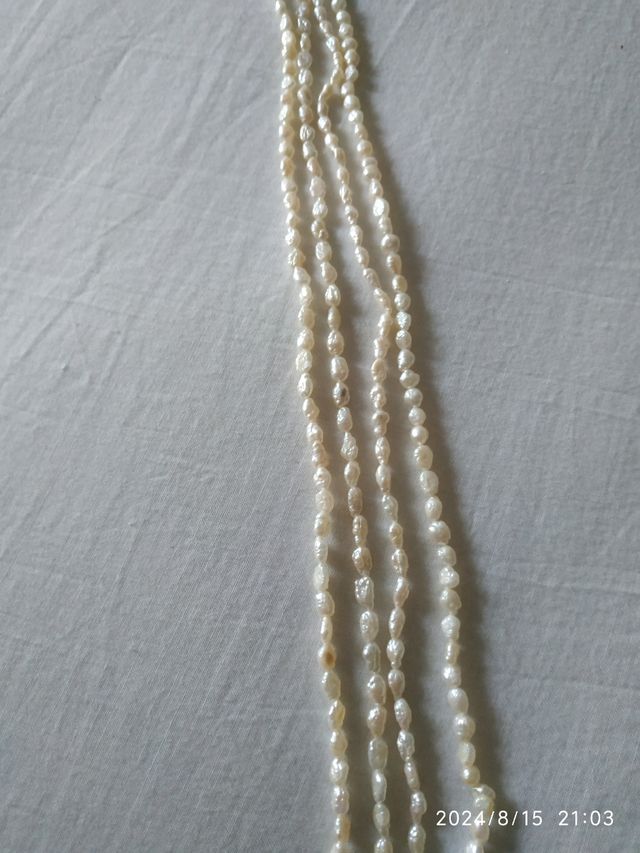 4 Hilos de perlas de rio.