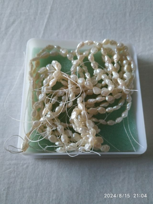 4 Hilos de perlas de rio.