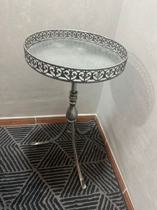 Mesa auxiliar de metal  “Vintage”