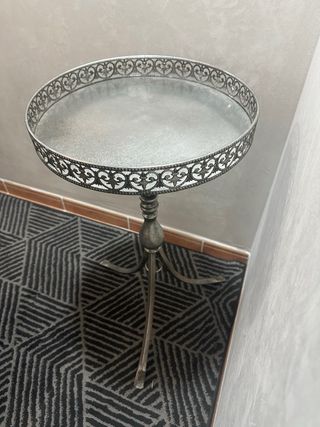 Mesa auxiliar de metal  “Vintage”