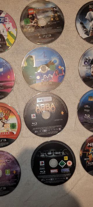 PlayStation 3 + 2micrófonos + 12 juegos