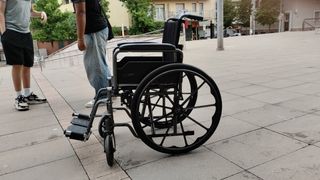 Silla de ruedas negra 