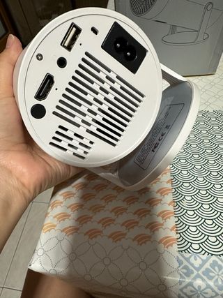 [Supporto regolabile a 270°] Mini proiettore