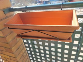 JARDINERA O MACETERO DE BALCON