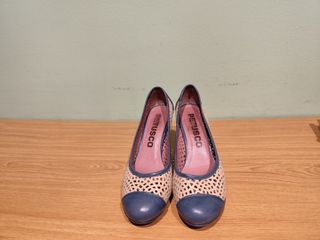 Zapato azul y beige 
