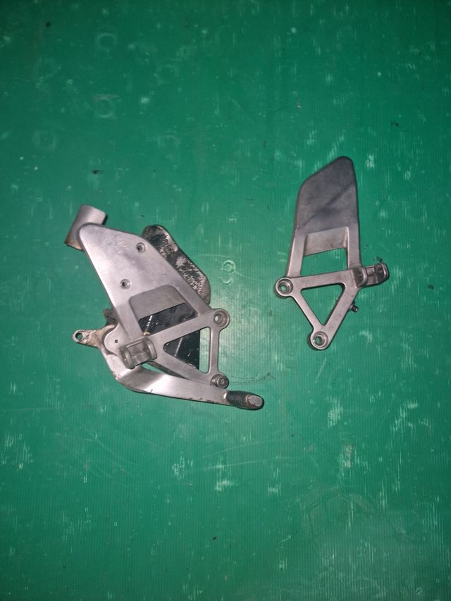 Soporte estriberas vfr 750 rc36