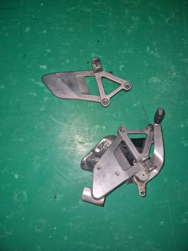 Soporte estriberas vfr 750 rc36