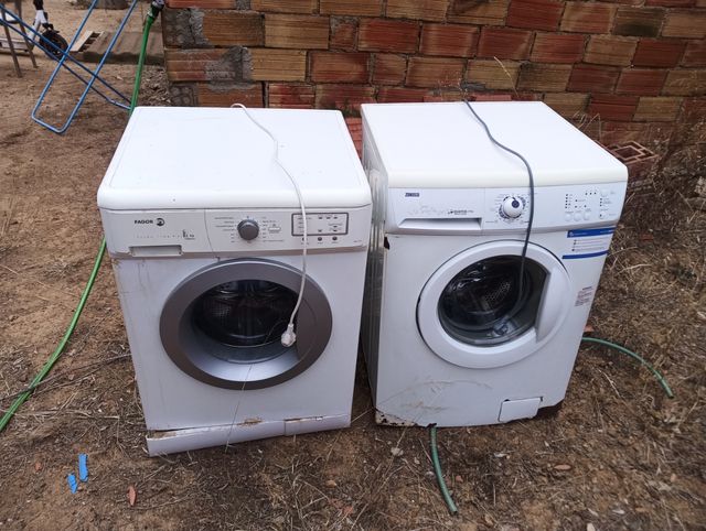 Dos lavadoras para piezas