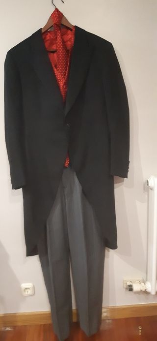 Chaqué completo talla 46.CARAMELO