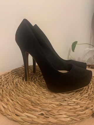 Zapato negro tacón alto