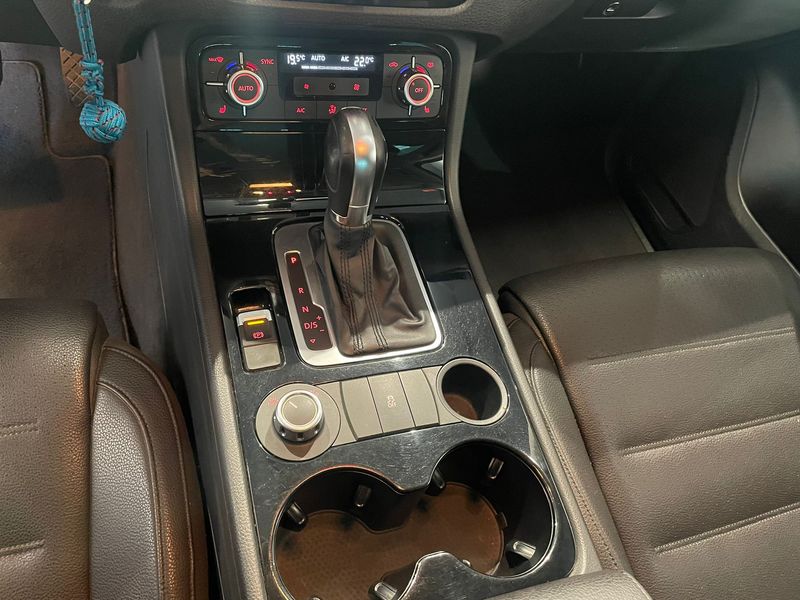 Volkswagen Touareg 2014, foto 33