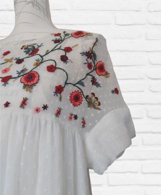Vestido corto bordados Zara Talla S