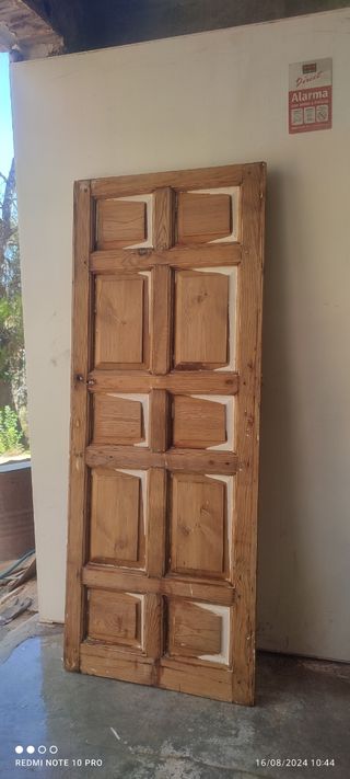 Puerta antigua .