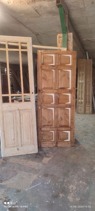 Puerta antigua .