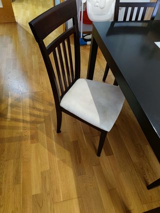 Mesa de comedor y sillas