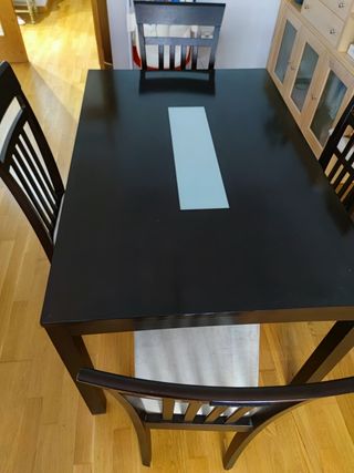 Mesa de comedor y sillas