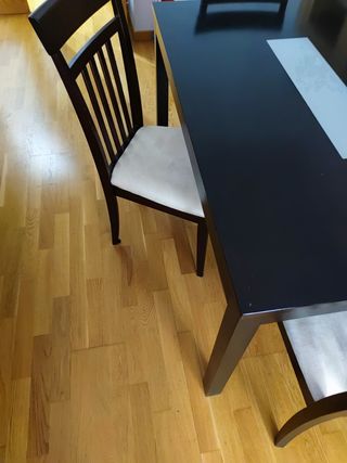 Mesa de comedor y sillas