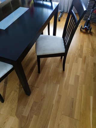 Mesa de comedor y sillas