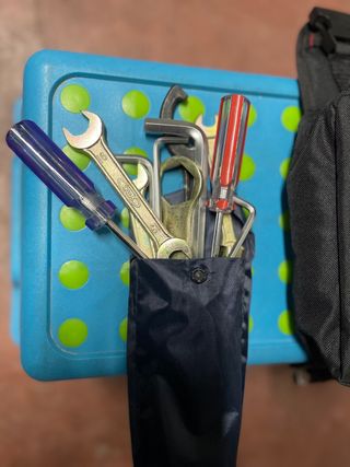 Borsello OJ da moto completo di attrezzi nuovo.