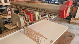 Oruga ingletadora  OMGA  SIERRA  MESA