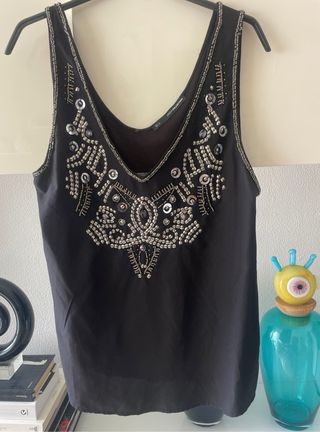 Top negro bordado