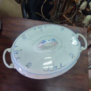 Sopera porcelana San Claudio antigua con plato