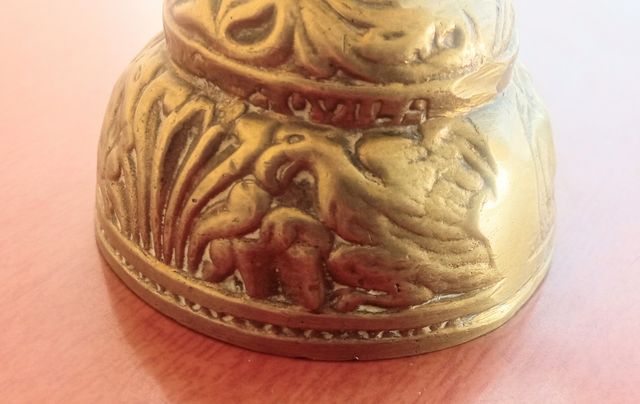 Campana bronce antigua