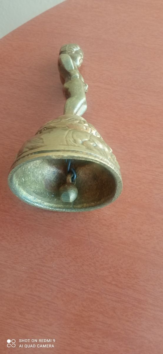 Campana bronce antigua