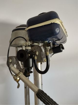 Motor fueraborda British Seagull Featherweight