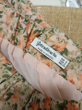 Falda larga floreada.
